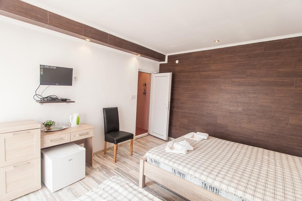 Rooms And Apartments Milana Бар Екстериор снимка